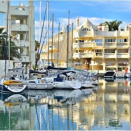 Nidos Waterfrontmalaga, Wifi,sat-tv,garage,seaviews,a/c Daire Torremolinos
