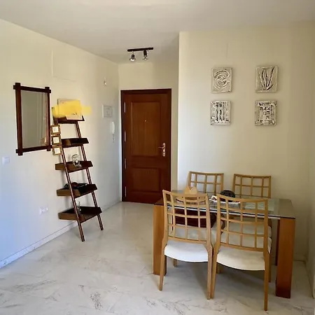 Nidos Waterfrontmalaga, Wifi,sat-tv,garage,seaviews,a/c Daire Torremolinos
